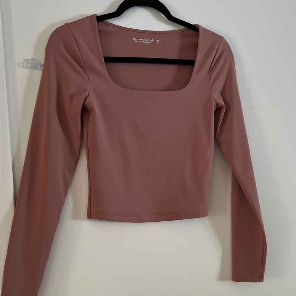 Abercrombie and Fitch women’s scoop neck long sleeve mauve top - size XS